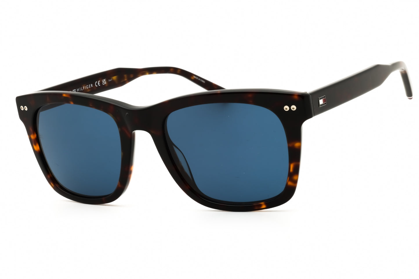 Tommy Hilfiger  52