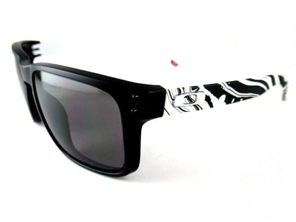 Oakley OO9102-Z555 Matte  Black Rectangle Sunglasses 0mm Sunglasses
