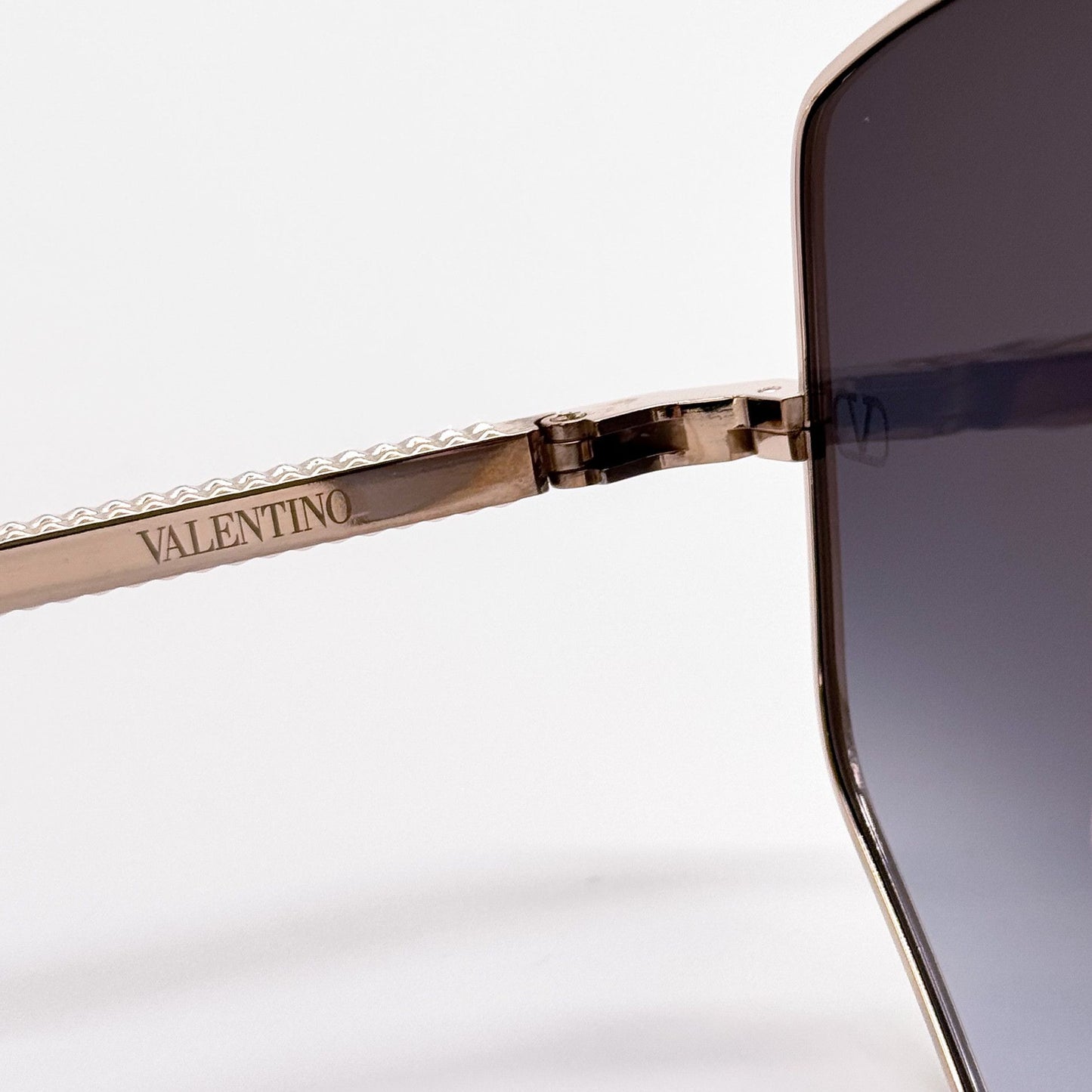 Valentino Garavani VLS-115-A-64 64mm