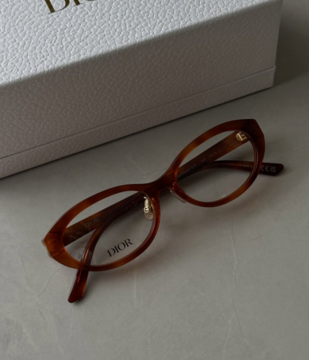 Dior-CD50127I-53054-DIORGLOWO-B1I